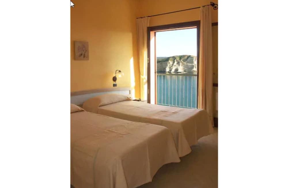 Hotel La Baja Santa Caterina Di Pittinuri  Exterior foto