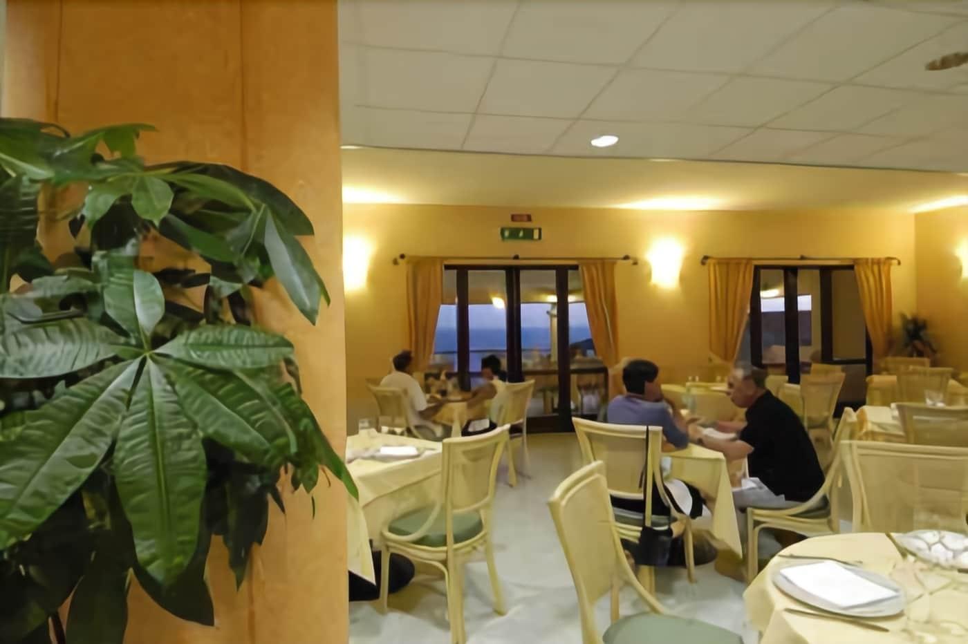 Hotel La Baja Santa Caterina Di Pittinuri  Exterior foto
