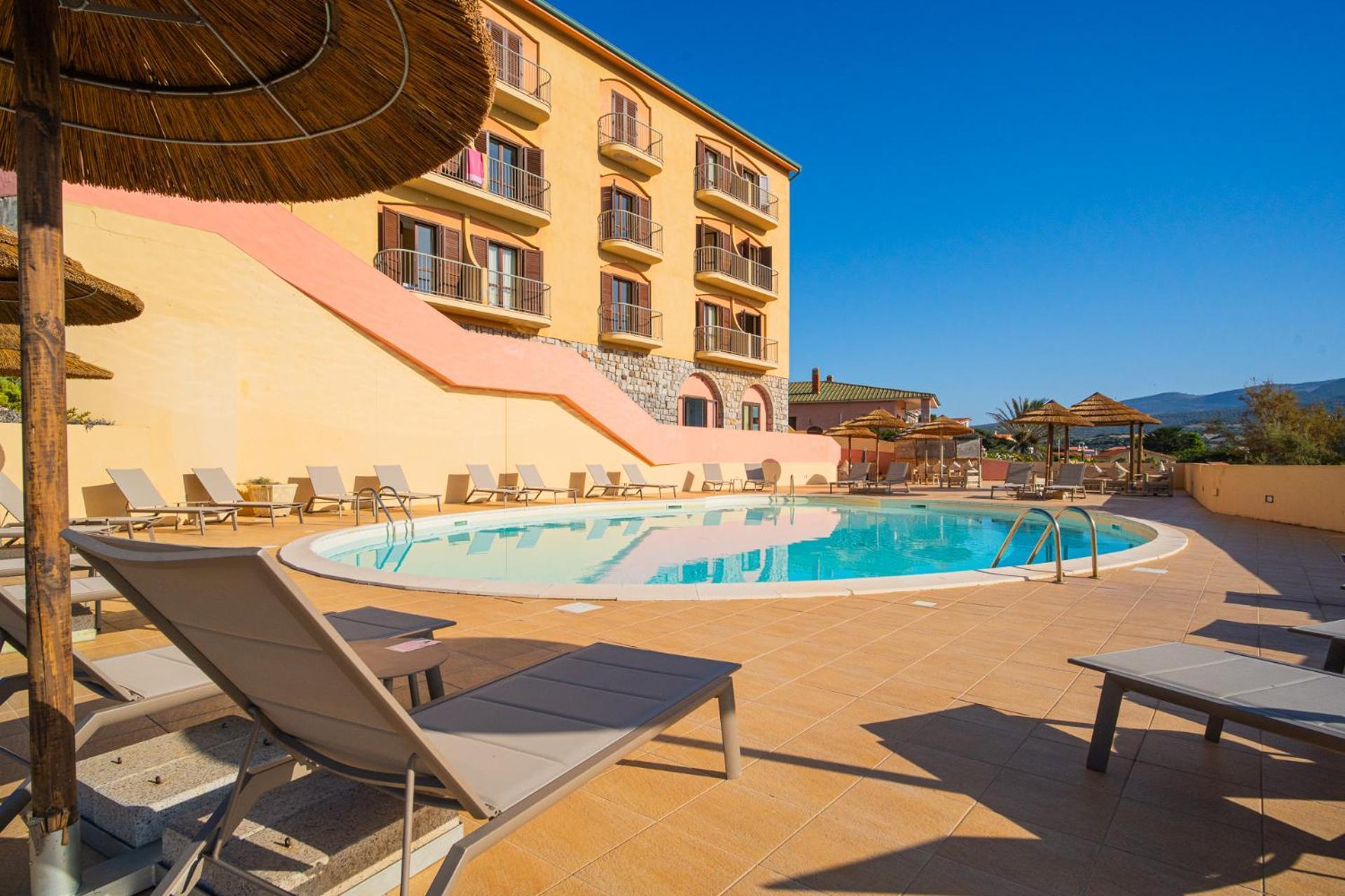 Hotel La Baja Santa Caterina Di Pittinuri  Exterior foto